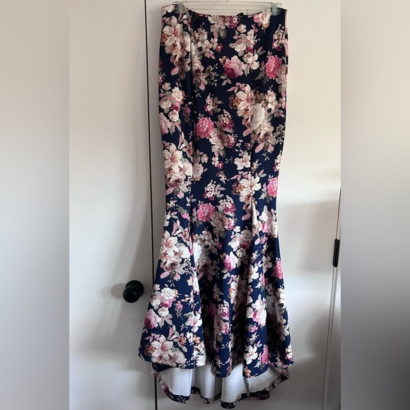 Beautiful prom dress! Worn once. No damage. From Windsor. Bright colors - Picture 2 of 7